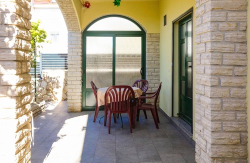 Zaboric Apartment | Two bedroom apartment near beach Žaborić, Šibenik (A-958-b)
