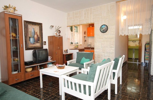 Grebastica Apartment | Two bedroom apartment near beach Grebaštica, Šibenik (A-6437-b)