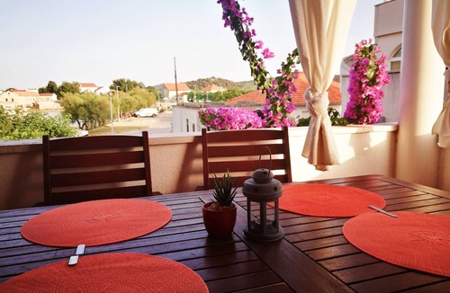 Murter Apartment | Two bedroom apartment near beach Betina, Murter (A-16742-a)