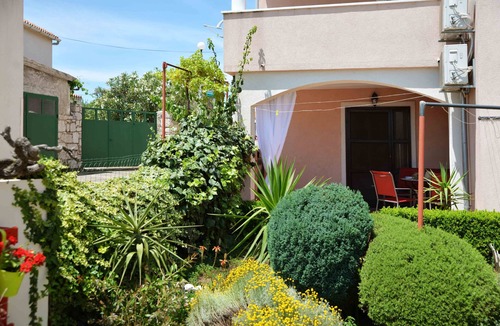 Murter Apartment | Two bedroom apartment near beach Betina, Murter (A-16742-a)