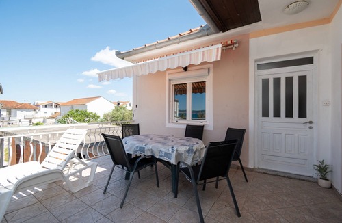 Bibinje Apartment | Two bedroom apartment near beach Bibinje, Zadar (A-5865-b)