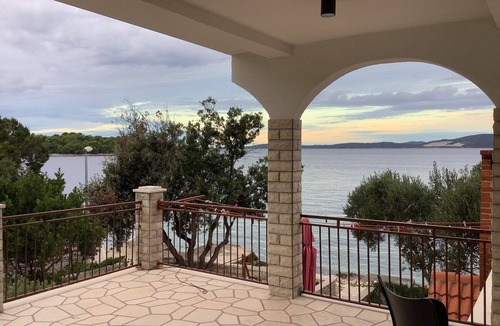 Maslinica Apartment | Two bedroom apartment near beach Maslinica, Šolta (A-774-a)