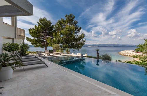 Medici Apartment | Two bedroom apartment near beach Medići, Omiš (A-25214-e)