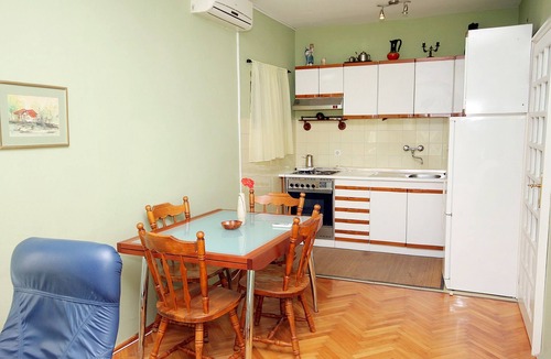 Sucuraj Apartment | Two bedroom apartment near beach Sućuraj (Hvar) (A-4029-e)