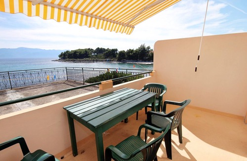 Sucuraj Apartment | Two bedroom apartment near beach Sućuraj (Hvar) (A-4029-e)