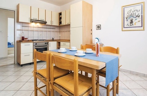 Sutivan Apartment | Two bedroom apartment near beach Sutivan, Brač (A-15617-a)
