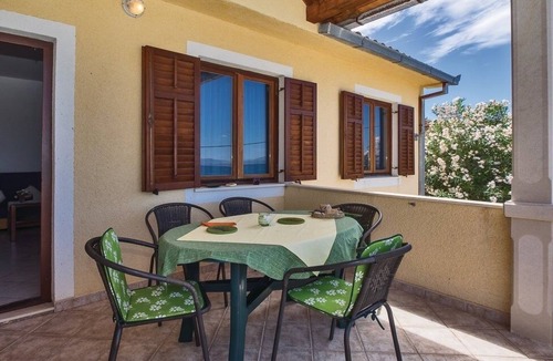 Sutivan Apartment | Two bedroom apartment near beach Sutivan, Brač (A-15617-a)