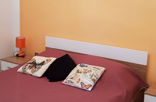 Tribunj Apartment | Two bedroom apartment near beach Tribunj, Vodice (A-12070-a)