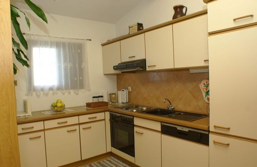 Tucepi Apartment | Two bedroom apartment near beach Tučepi, Makarska (A-2694-c)