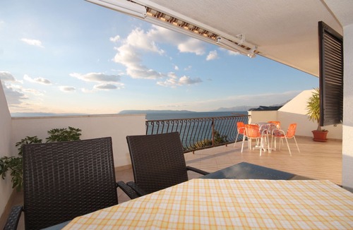 Tucepi Apartment | Two bedroom apartment near beach Tučepi, Makarska (A-2694-c)