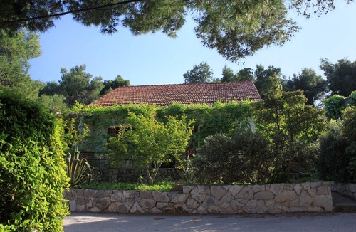 Vrbanj Apartment | Two bedroom apartment near beach Mudri Dolac (Hvar) (A-118-a)