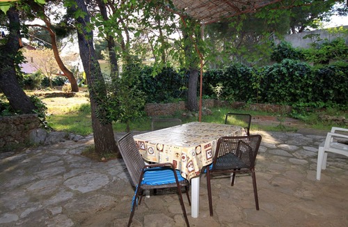 Vrbanj Apartment | Two bedroom apartment near beach Mudri Dolac (Hvar) (A-118-a)