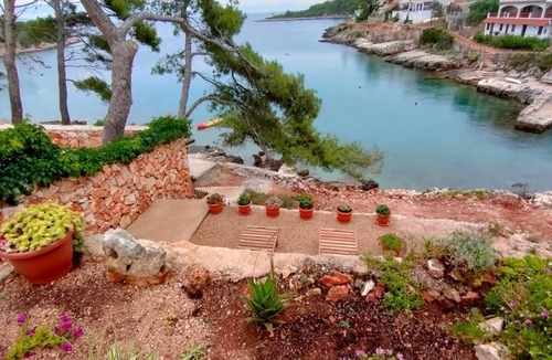 Vrbanj Apartment | Two bedroom apartment near beach Basina, Hvar (A-542-a)