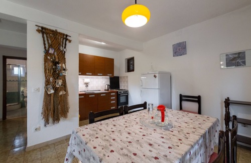 Vrbanj Apartment | Two bedroom apartment near beach Mudri Dolac (Hvar) (A-582-b)