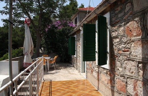 Vrbanj Apartment | Two bedroom apartment near beach Basina, Hvar (A-4599-f)