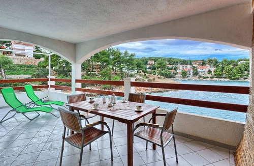 Vrbanj Apartment | Two bedroom apartment near beach Basina, Hvar (A-5699-a)