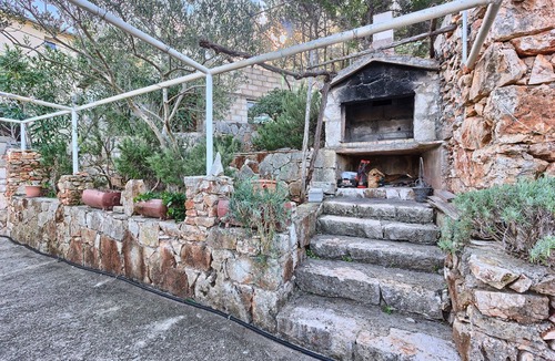 Vrbanj Apartment | Two bedroom apartment near beach Basina, Hvar (A-5699-a)