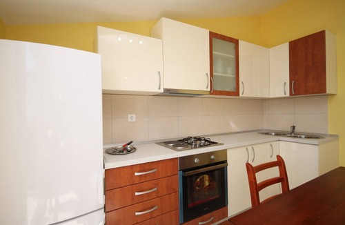 Vrbanj Apartment | Two bedroom apartment near beach Basina, Hvar (A-8754-a)