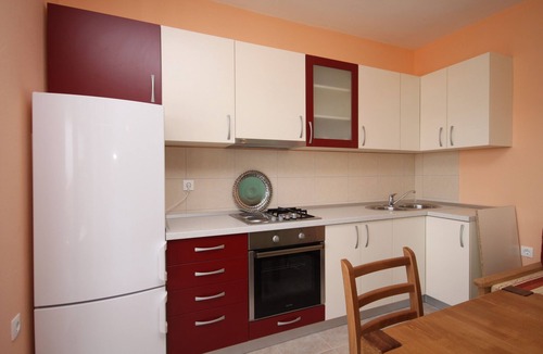 Vrbanj Apartment | Two bedroom apartment near beach Basina, Hvar (A-8754-b)