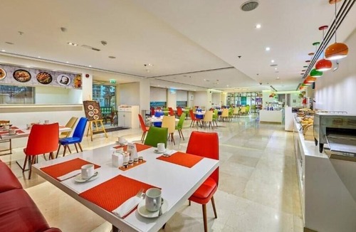 Jumeirah Beach Residence Hotel | Two Bedroom Apartment Near British Orchid Nursery By Luxury Bookings