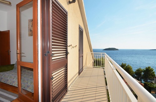 Prizba Apartment | Two bedroom apartment near beach Prižba, Korčula (A-9276-a)