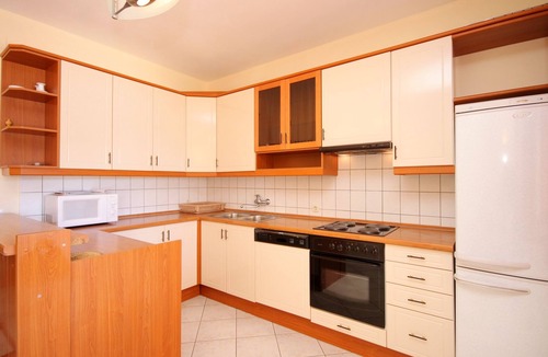 Blato Apartment | Two bedroom apartment near beach Karbuni (Korčula) (A-9308-b)