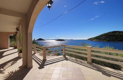 Blato Apartment | Two bedroom apartment near beach Karbuni (Korčula) (A-9308-b)