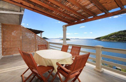 Blato Apartment | Two bedroom apartment near beach Karbuni (Korčula) (A-9308-a)