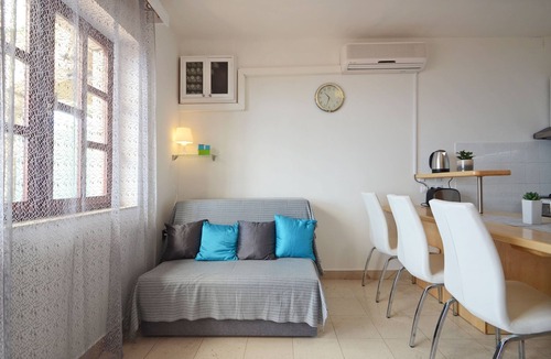 Prizba Apartment | Two bedroom apartment near beach Prižba, Korčula (A-10063-b)