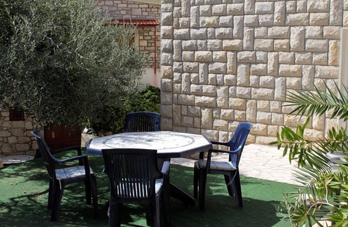 Gdinj Apartment | Two bedroom apartment near beach Cove Jedra, Hvar (A-2583-c)