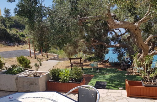 Gdinj Apartment | Two bedroom apartment near beach Cove Jedra, Hvar (A-2583-c)