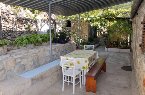 Gdinj Apartment | Two bedroom apartment near beach Cove Torac, Hvar (A-4875-a)