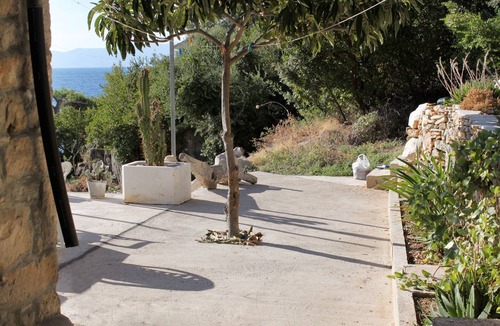 Gdinj Apartment | Two bedroom apartment near beach Cove Torac, Hvar (A-4875-a)