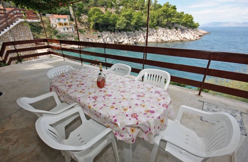 Gdinj Apartment | Two bedroom apartment near beach Cove Pobij (Hvar) (A-5712-a)