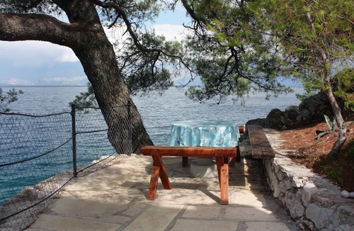 Gdinj Apartment | Two bedroom apartment near beach Cove Pobij (Hvar) (A-5712-a)