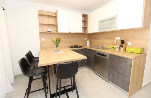 Kolan Apartment | Two bedroom apartment near beach Mandre (Pag) (A-6284-c)