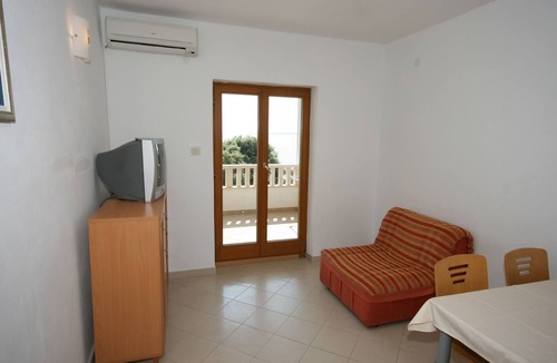 Mandre Apartment | Two bedroom apartment near beach Mandre, Pag (A-6518-a)
