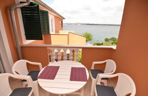 Tkon Apartment | Two bedroom apartment near beach Tkon, Pašman (A-16589-c)