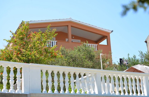 Tkon Apartment | Two bedroom apartment near beach Tkon, Pašman (A-16589-a)