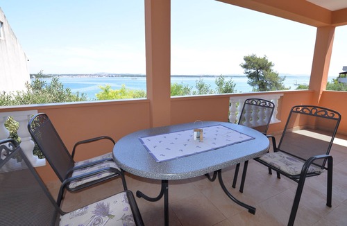 Tkon Apartment | Two bedroom apartment near beach Tkon, Pašman (A-16589-a)