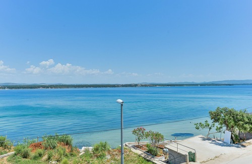 Tkon Apartment | Two bedroom apartment near beach Tkon, Pašman (A-336-c)
