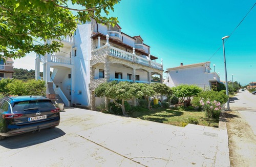 Tkon Apartment | Two bedroom apartment near beach Tkon, Pašman (A-336-c)