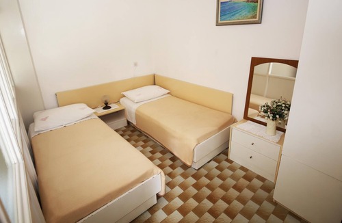 Bol Apartment | Two bedroom apartment near beach Bol, Brač (A-13413-b)