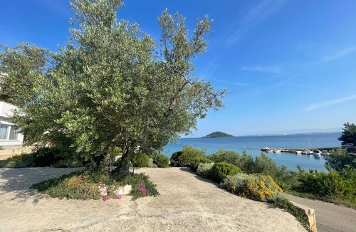 Kali Apartment | Two bedroom apartment near beach Kali, Ugljan (A-345-c)