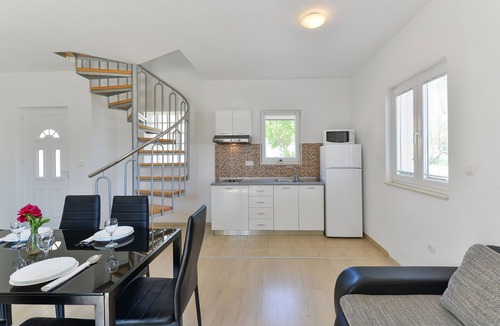 Nin Apartment | Two bedroom apartment near beach Nin, Zadar (A-13172-a)