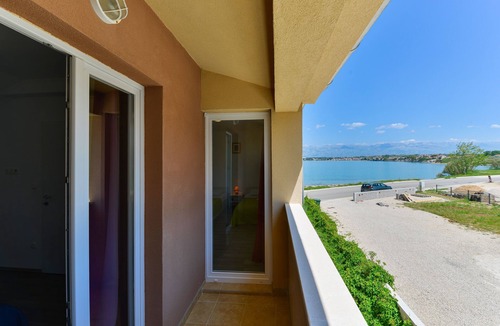 Nin Apartment | Two bedroom apartment near beach Nin, Zadar (A-13172-a)