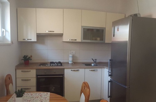 Stanici Apartment | Two bedroom apartment near beach Stanići, Omiš (A-1032-a)