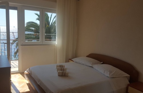 Stanici Apartment | Two bedroom apartment near beach Stanići, Omiš (A-1032-a)