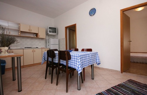 Pag Apartment | Two bedroom apartment near beach Pag (A-6413-a)