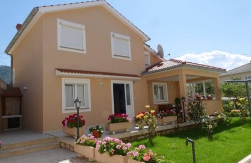 Rab Apartment | Two bedroom apartment near beach Barbat, Rab (A-18462-a)